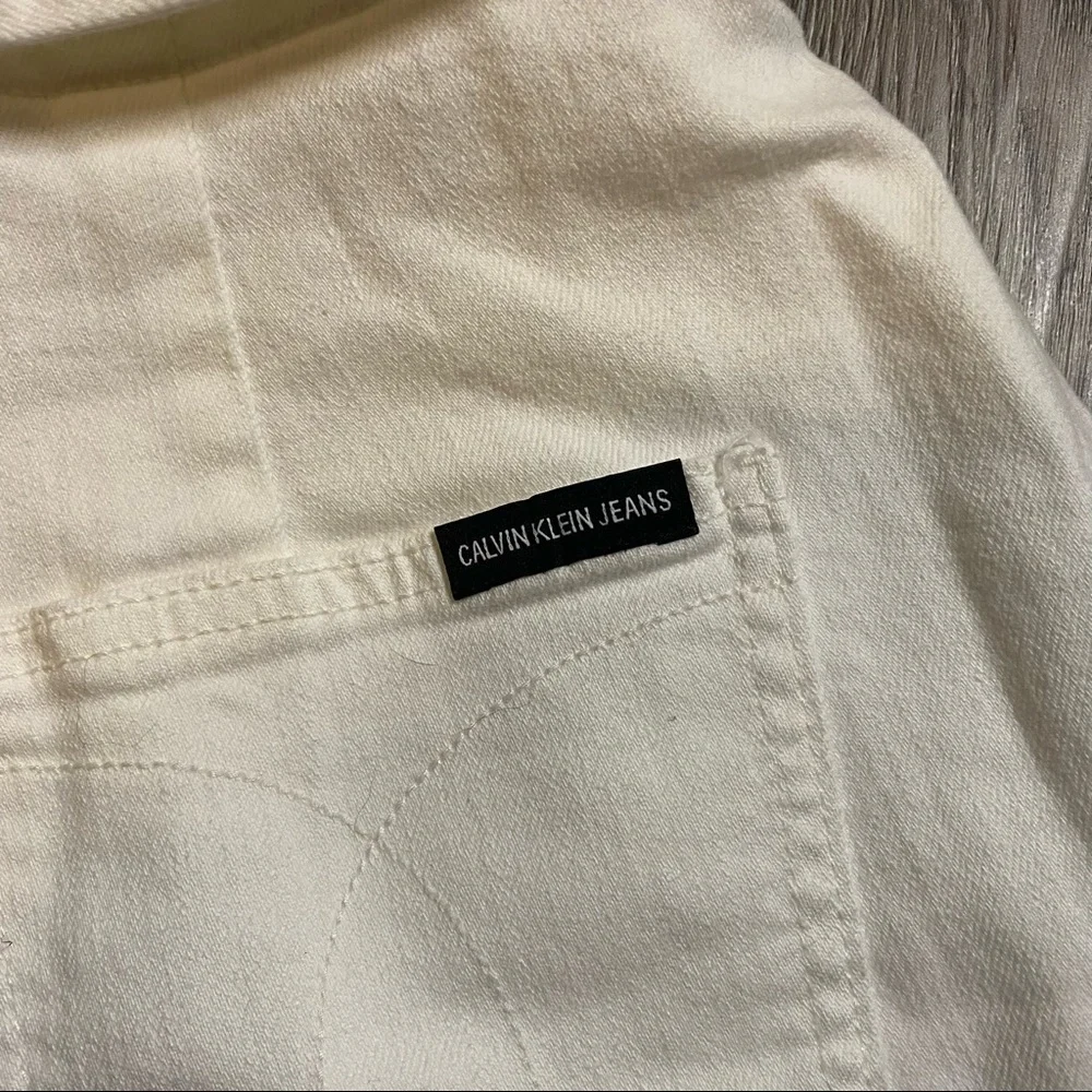 - Calvin Klein white high rise paperbag style shorts size 31 - Picture 3 of 8